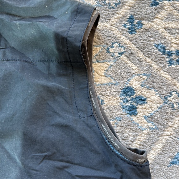 Versace Sports Vest that is Stylish, Comfortable and Luxurious - Picture 9 of 13